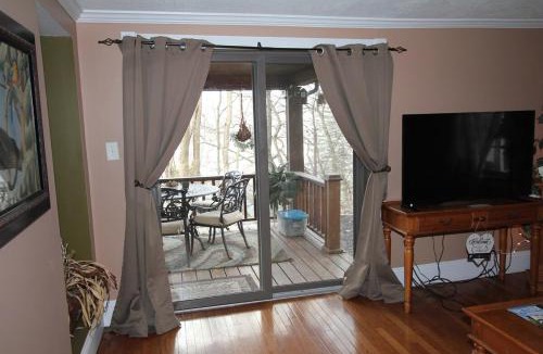 Carnegie House | Private Cottage in Carnegie - Close to Downtown - Pet Friendly