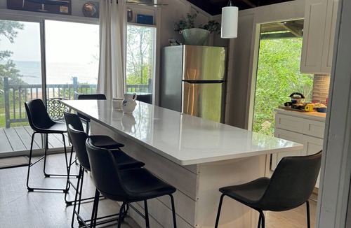 Branford Cottage | Private Cottage on Thimble Islands: 3-bedrooms & tons of private outdoor space
