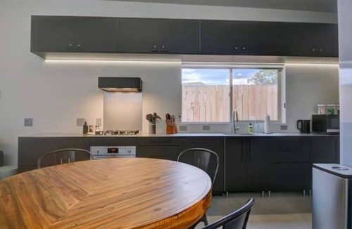 Barelas House | Private modern hideaway in downtown Albuquerque.
