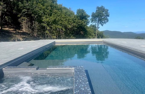 Bradford House | Private Mountain Estate Pool/Spa Pickleball Par-3 Golf Firepit