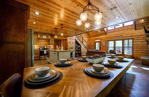 Hochatown Cabin | Private Pool · Pickleball · Putt Putt · Sleeps 16 · Broken Bow