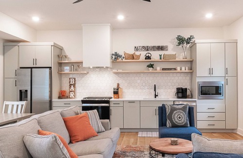 East Nashville House | Private Rooftop Deck+ Easy walk to restaurants, music venues, and shops.