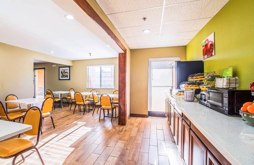 Carbondale Hotel | Quality Inn Carbondale University area