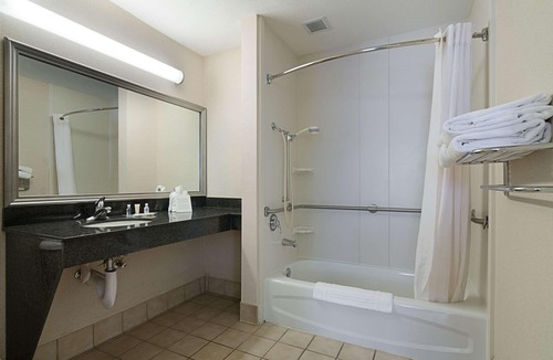 Springdale Hotel | Quality Suites Springdale West I-49