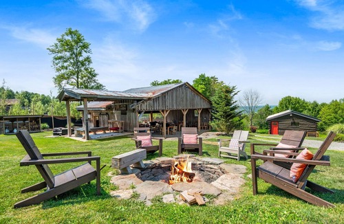 Thompson Cabin | Queen Cabin Modern Cabin Near Skiing, Trails, Firepit, Hot Tub & Stargazing!