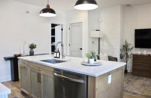 Peckville House | Quick Access to Downtown Stadiums North Shore