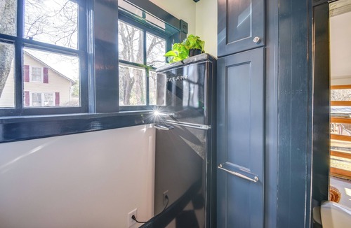 Zanoni Cottage | Radiant Gloucester House w/Private Porch!
