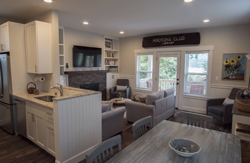 Eastsound House | Recently built Townhouse in Eastsound, walk everywhere!