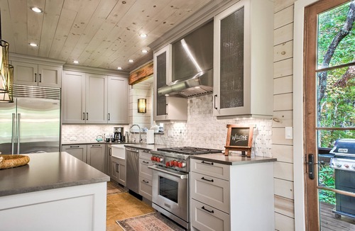 Sapphire House | Red Bud Retreat | Lakefront living, Mountain Luxury, and the best of Sapphire Valley