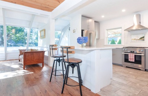 Osterville House | Relaxing Cape Cod Stay in a Charming Osterville Setting RPAM121