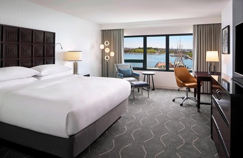 Inner Harbor Hotel | Renaissance Baltimore Harborplace Hotel
