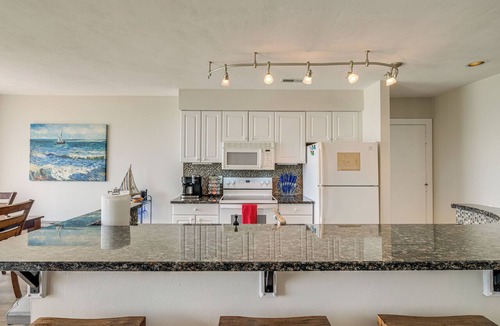 North Shore Condo | Resort Condo on Smith Mtn Lake: Linens Included!