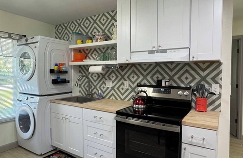 Crystal River House | Retro Retreat-Waterfront/Kayaks for 5/Boatslip/bikes