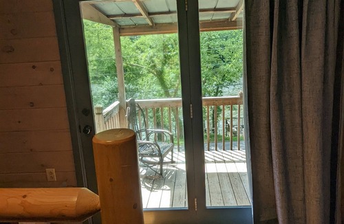 Prince Cabin | RiverFront Cabin in New River Gorge National Park & Preserve