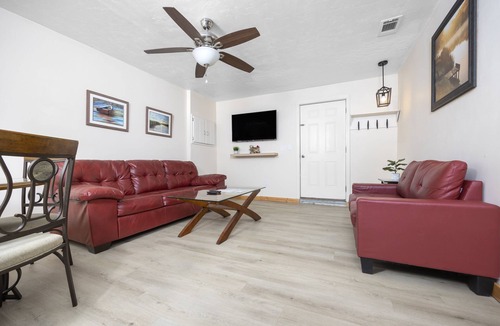 Steinhatchee Apartment | Riverfront Cottage 2 Bedroom Queen Beds/dockage included