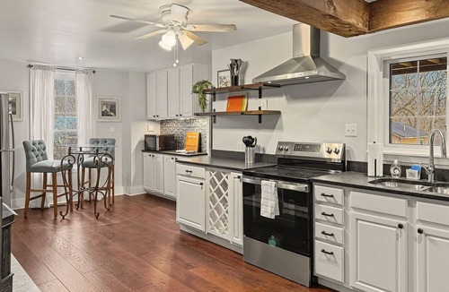 Bakerton House | Riverfront Farmstead house & cottage, Golf & Spa