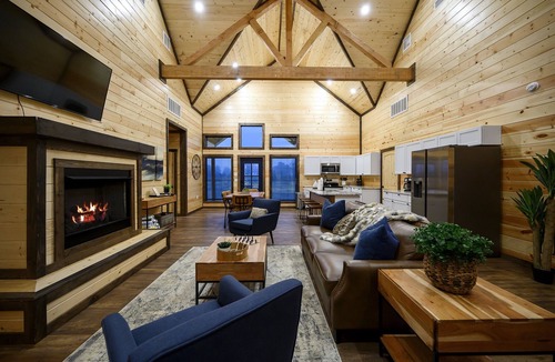 Golden Cabin | Riverfront/HeatedPool/Arcade/Kayak/Tube