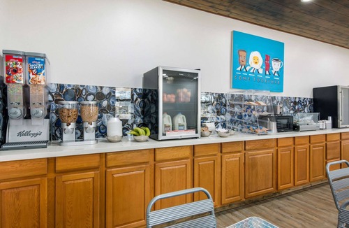 Broken Bow Hotel | Rodeway Inn Broken Bow - Hochatown