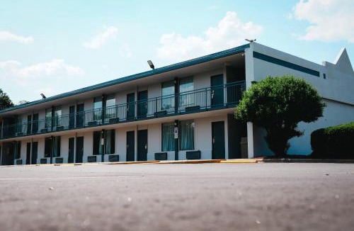 Monroe Hotel | Rodeway Inn Monroe