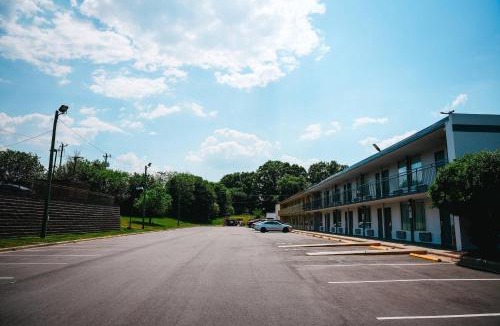 Monroe Hotel | Rodeway Inn Monroe
