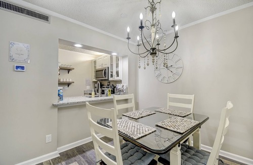 Briarcliffe Acres Condo | Romantic Getaway with WIFI, 2 fireplaces, 3 minute walk to beach!