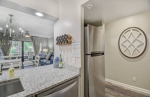 Briarcliffe Acres Condo | Romantic Getaway with WIFI, 2 fireplaces, 3 minute walk to beach!
