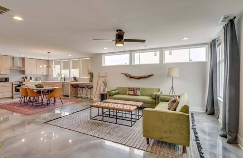 East Nashville House | Rooftop Cocktail Bar & Fire Pit - Perfect For Summer