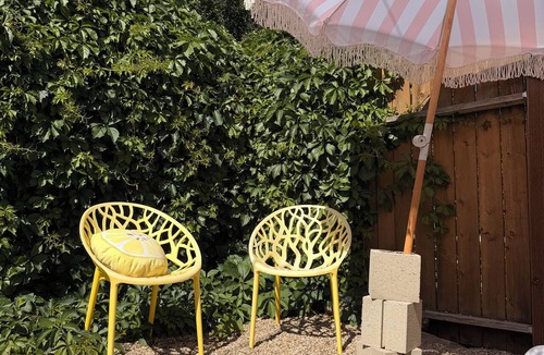 Depot Bench House | Ruby Bungalow- Private Entrance + Yard