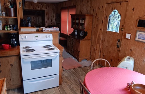 Clark Fork Cabin | Rustic cabin built 1880s on the Clark Fork River