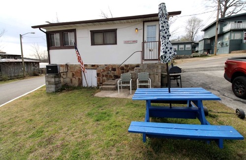Rockaway Beach Cabin | Rustic Cabin on Lake Taneycomo, Perfect for Your Next Fishing Vacation in Rockaway Beach, Missouri