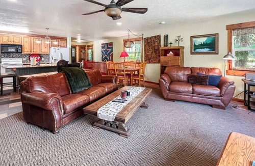 Cascade House | Rustic Log Cabin Retreat Near Lake Cascade