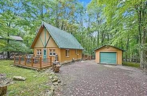 Lake Harmony Estates Cabin | Rustic Pocono Mountain Chalet