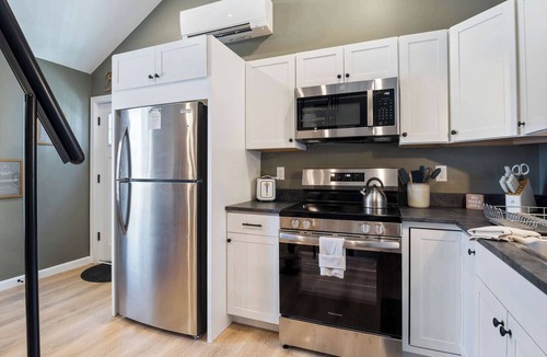 Hampton Cabin | Sandy Toes Cottage - Tiny Home at Hampton Beach