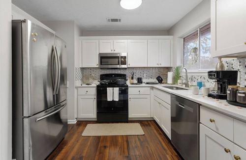 Whitemarsh Island House | SAUNA Pool Giant Chess Islands Home Mother in Law Suite Fully Fenced