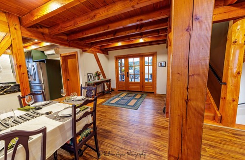 Lewis County Cabin | Sauna, sleeps 17 lodge between PDX & SEA games, theater perfect for gatherings