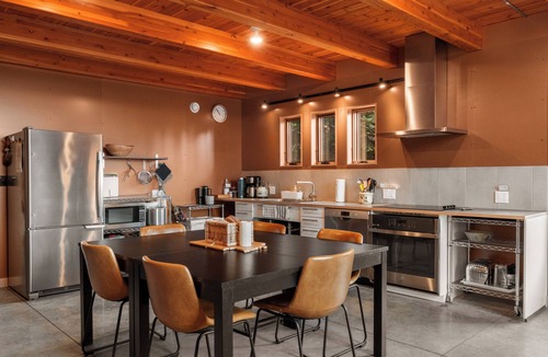Clinton House | Scenic Whidbey Island Escape, Walk to Beach, ADA accessible + Dog Friendly w/NEW four person hot tub.