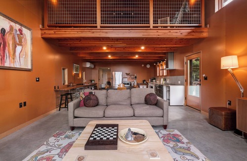 Clinton House | Scenic Whidbey Island Escape, Walk to Beach, ADA accessible + Dog Friendly w/NEW four person hot tub.
