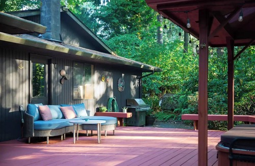 East Olympia House | secluded 3-bedroom forest estate in Olympia