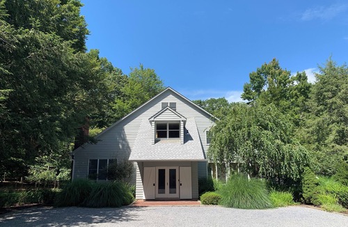 Mahopac House | Secluded 4 bedroom home with pool and hot tub on 9 acres