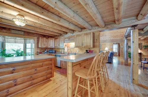 Octavia Cabin | Secluded Broken Bow Cabin w/Fire Pit and Deck!