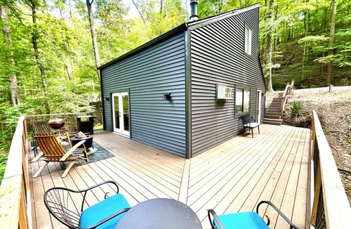 Cross Lanes Cabin | Secluded Cabin with Hot Tub, Private Dock, Kayaks in Charleston WV Area