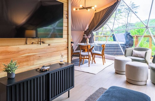 Pikeville Cabin | Secluded Dome Retreat - Private Hot Tub - Breathtaking Canyon Views