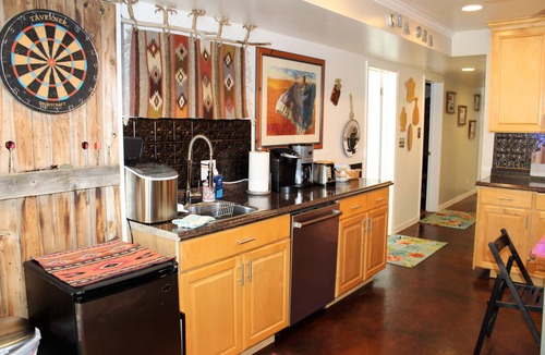 Sandy House | Secluded Mountain Escape ★ XL Hot Tub ★ Close to Ski Fields ★ 1G Fiber