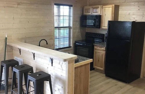 Bluewell Cabin | Serene 1-bedroom cabin located at Gold & Blue Cabins in Bluefield
