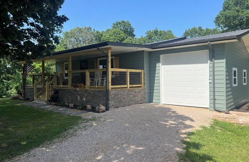 Eminence House | Serene and cozy Ozark home - 3 mins to Alley Spring and the Jack's Fork river!