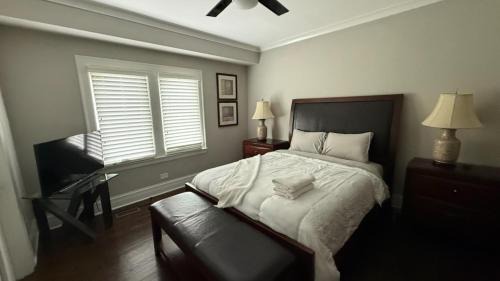 Des Plaines House | Serene & Charming 5BR Des Plaines Getaway