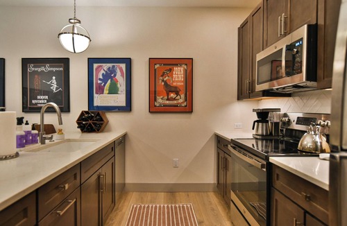 Silverthorne Condo | Skywalk Flats Amphitheater Retreat: Downtown, Rooftop Hot Tubs