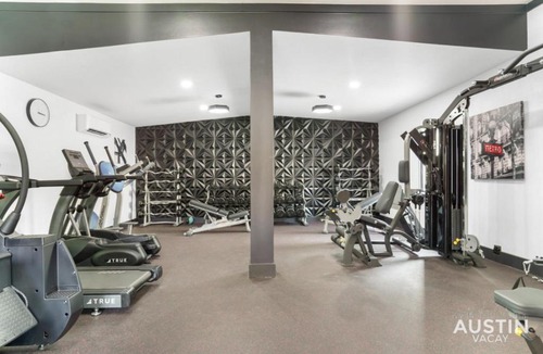 Brentwood Apartment | Spacious 2 Apt Combo Sleeps 12 Pool and Pets