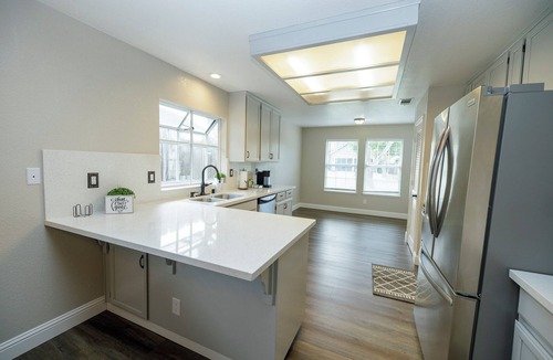 Turlock House | Spacious 4-Bedroom Retreat in a Quiet Neighborhood w/3-Car Garage