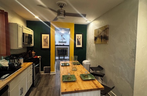 South Hills House | Spacious 4Bed Home Ideal for Groups, Families, & Creatives Minutes from Downtown